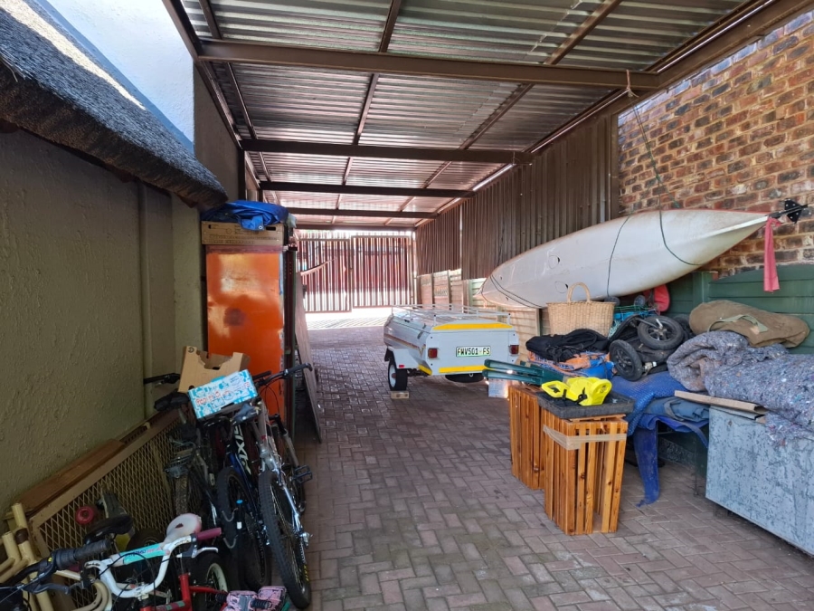 4 Bedroom Property for Sale in Pellissier Free State